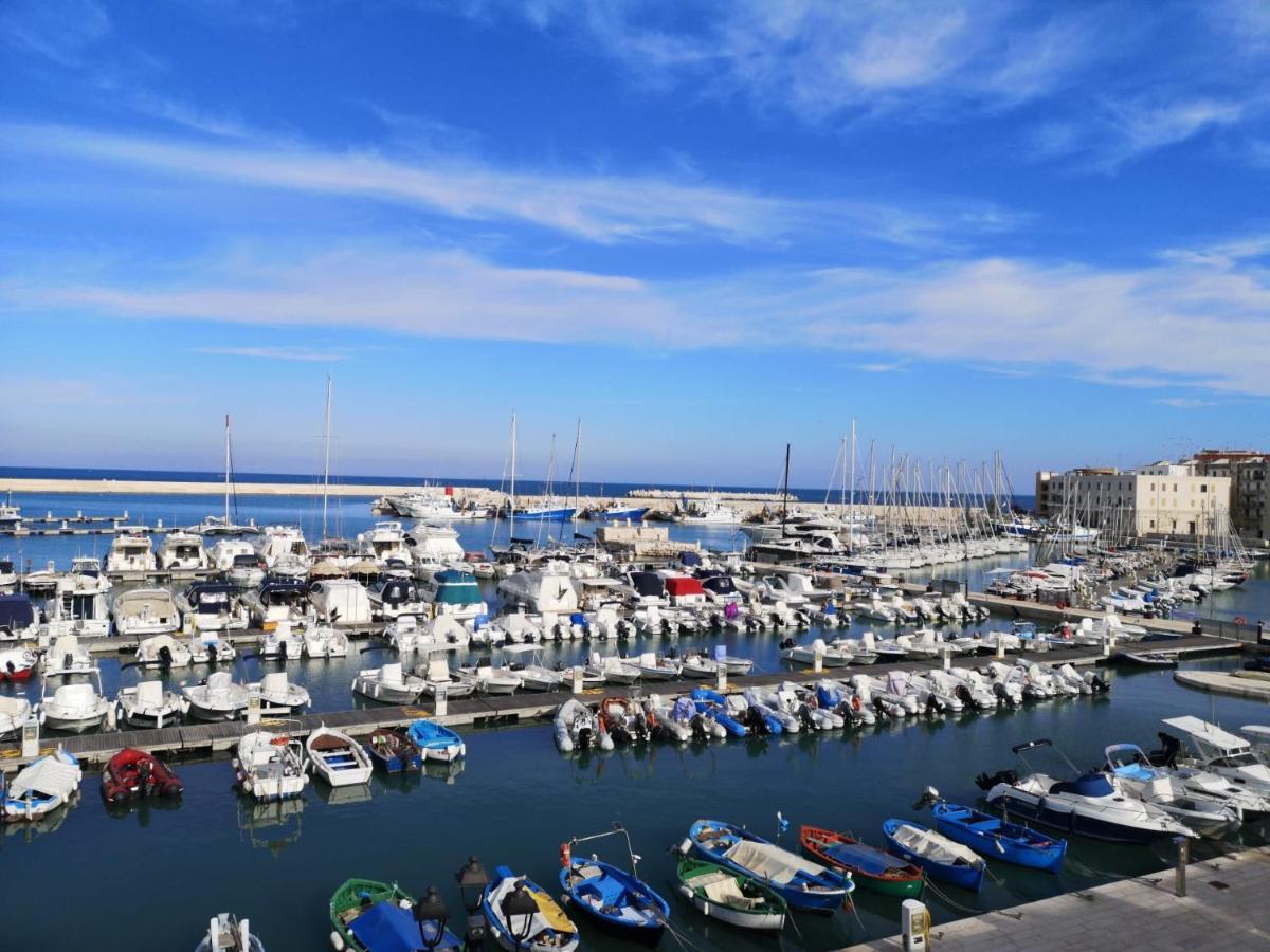 La Torretta Di Gigi - Soggiorno In Torre Medievale Bisceglie Luaran gambar